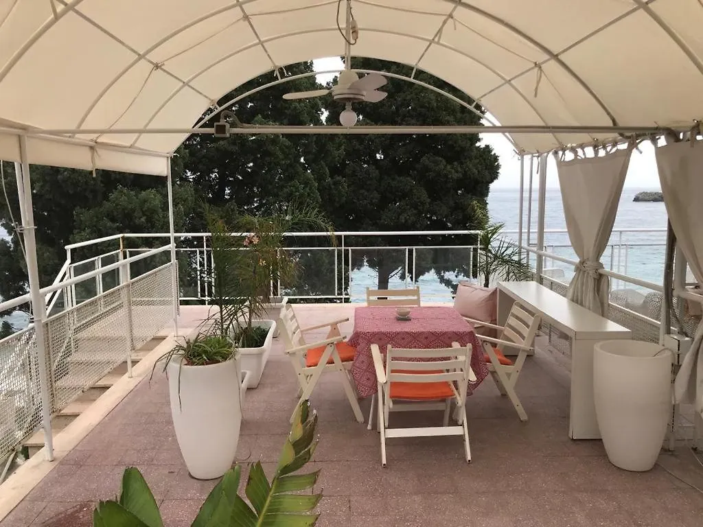 Taormina, Casa Mediterranea Sul Mare. Isola Bella. Appartement