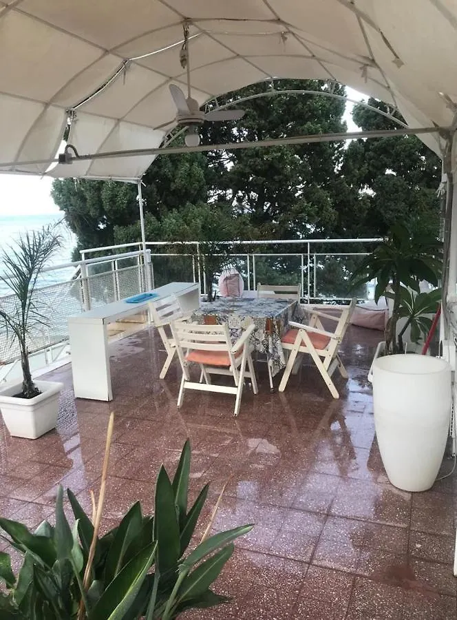 Taormina, Casa Mediterranea Sul Mare. Isola Bella.