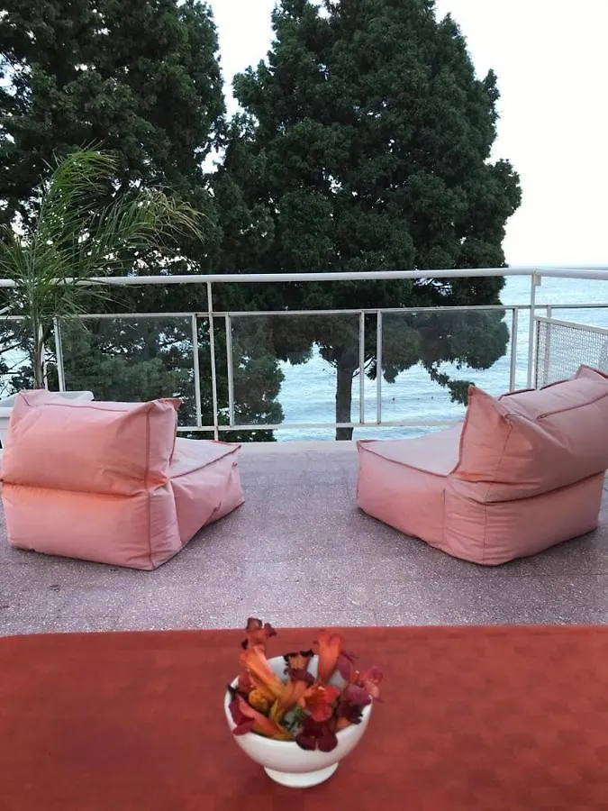 Taormina, Casa Mediterranea Sul Mare. Isola Bella. Italia